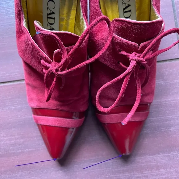 Escada patent leather/suede pump