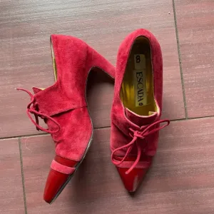 Escada patent leather/suede pump