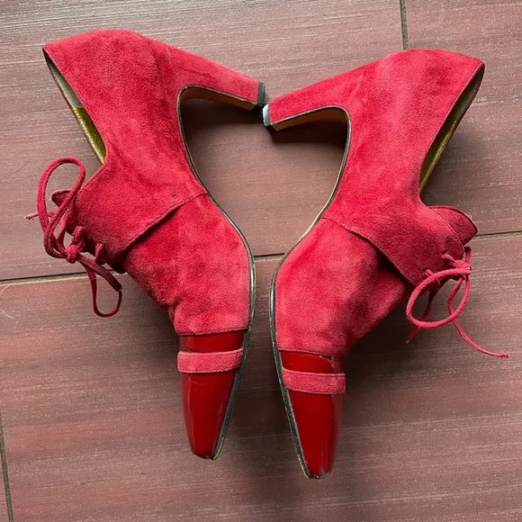 Escada patent leather/suede pump