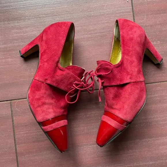 Escada patent leather/suede pump