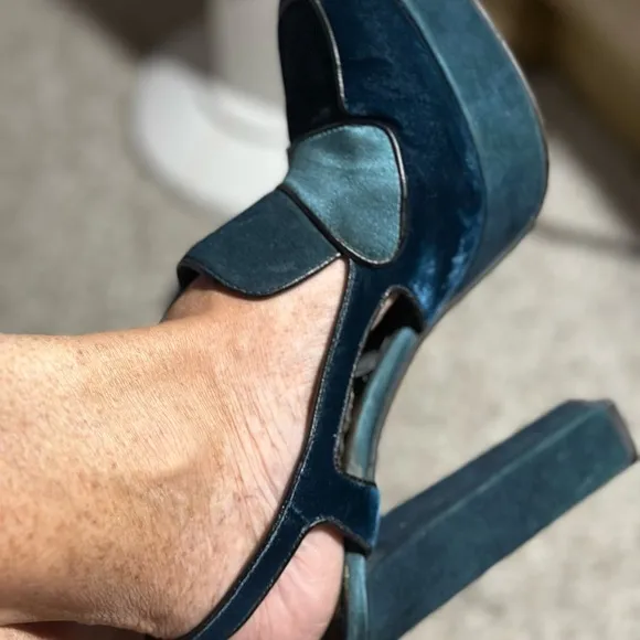 ETRO Italian Women high Heels green shades, Velvet material, Size 40 /US 8.5 apr