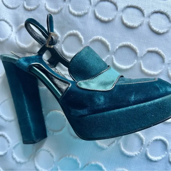 ETRO Italian Women high Heels green shades, Velvet material, Size 40 /US 8.5 apr