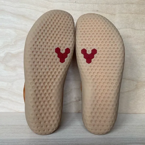 🍂EU39 Vivobarefoot Geo Court Tan