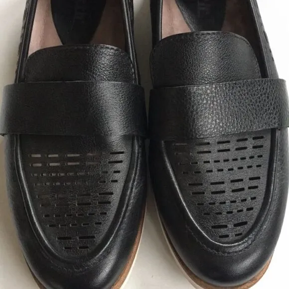 EUC Earth Brand Shoes / Loafers