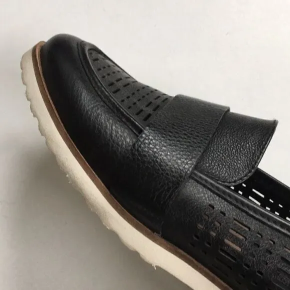 EUC Earth Brand Shoes / Loafers