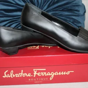 EUC Salvatore Ferragamo Women’s Black Loafers 8 1/2 B