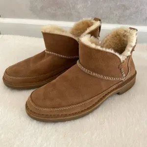 EXCELLENT CONDITION UGG Melrose Suede Shearling Bootie Chestnut Size 8