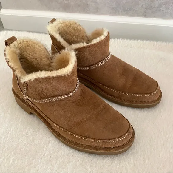 EXCELLENT CONDITION UGG Melrose Suede Shearling Bootie Chestnut Size 8