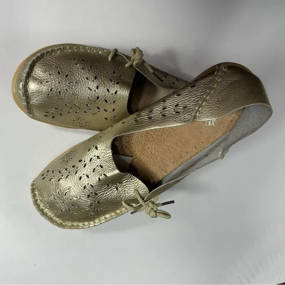fantini Women's Gold Leather Loafers size 9 pre owned