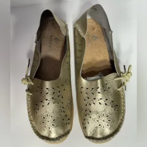 fantini Women's Gold Leather Loafers size 9 pre owned