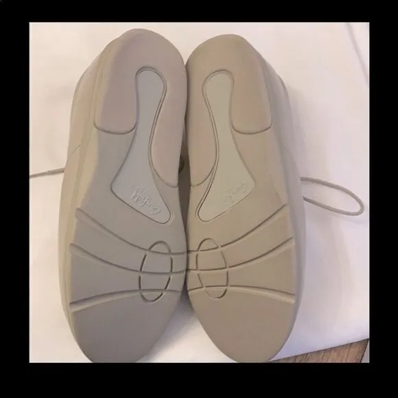 FLEXX 8WW COMFORT SHOES.  NEW