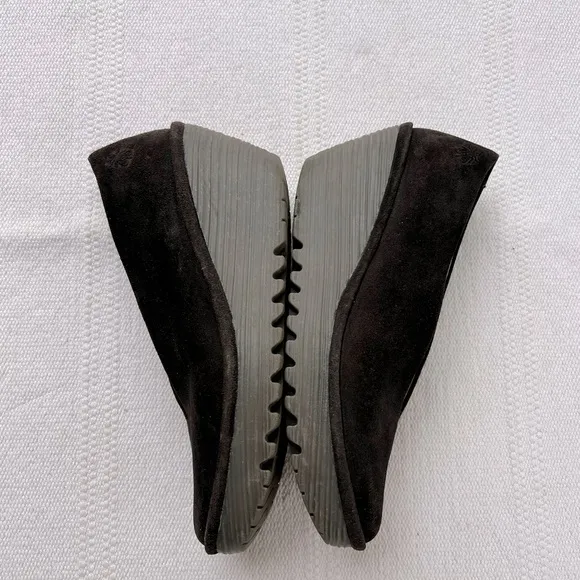 FLY London Women's Yaz Wedge Pump Chocolate Brown Suede 39