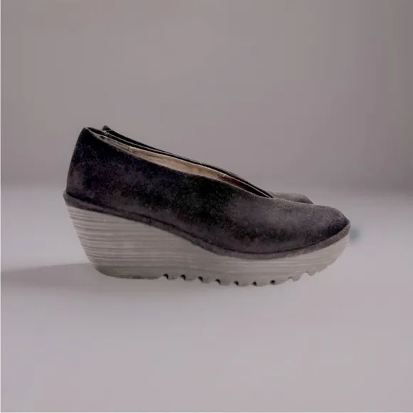 FLY London Women's Yaz Wedge Pump Chocolate Brown Suede 39