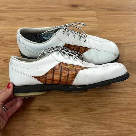 FootJoy VersaLuxe Size 11.5 Women Spikeless Leather Golf Shoes
