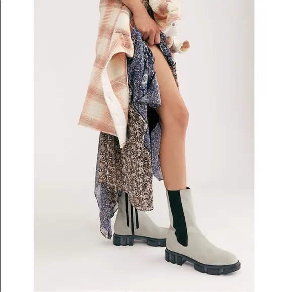Free People Brooks Chelsea Lug Sole Booties Size 39