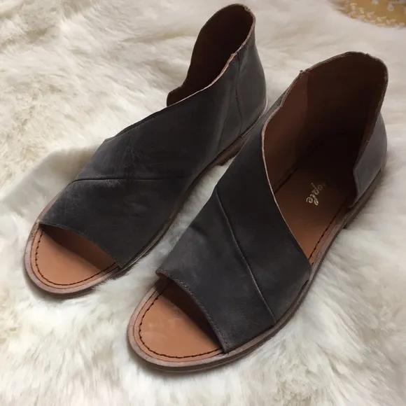 FREE PEOPLE WOMEN SHOES SUPER CUTE MADE IN SPAIN SIZE 39