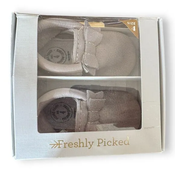 Freshly Picked Salt Flats Bow Baby Shoes Moccasins Size 4 Soft Sole NIB