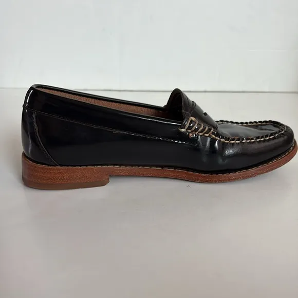 G.H. Bass &amp; Co. Weejuns black patent leather loafers flats slip on shoes