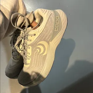 Gray Athletic Shoes with Chunky Design and Thick Sole