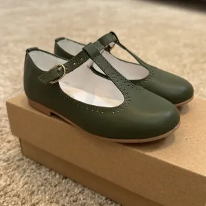 Green Dress Shoes with Elegant Strap Design