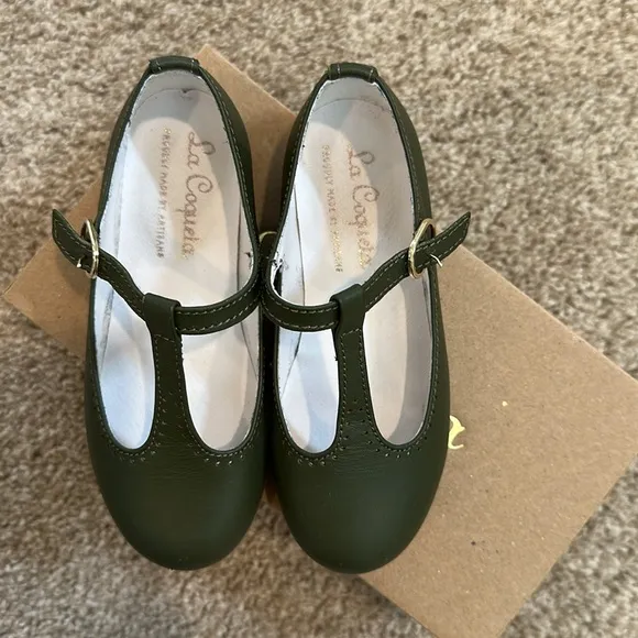 Green Dress Shoes with Elegant Strap Design