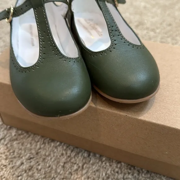 Green Dress Shoes with Elegant Strap Design