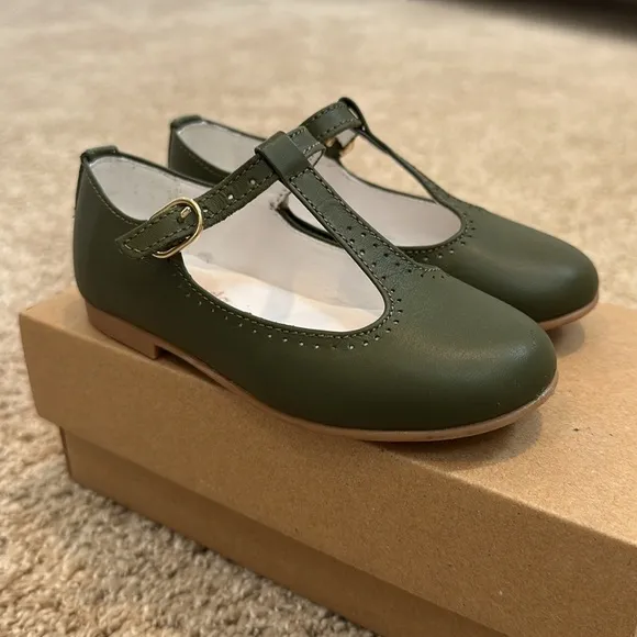 Green Dress Shoes with Elegant Strap Design