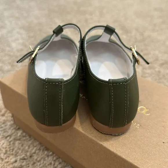 Green Dress Shoes with Elegant Strap Design