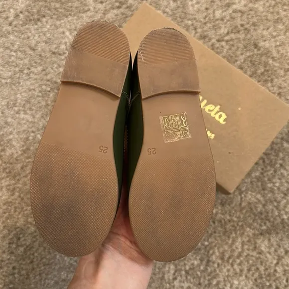 Green Dress Shoes with Elegant Strap Design