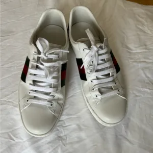 Gucci White and Green Sneakers with Sleek Design