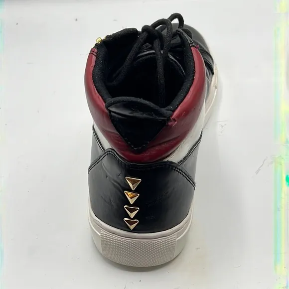 Guess shoes for women size 9.5 men 7.5