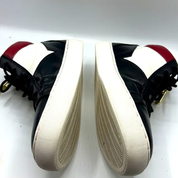 Guess shoes for women size 9.5 men 7.5
