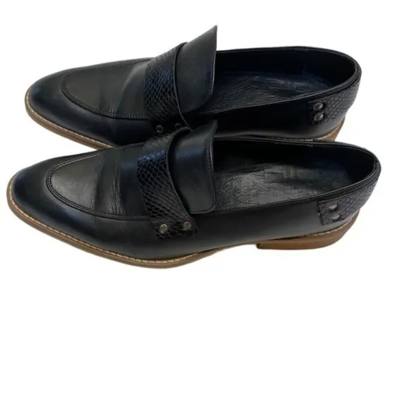 HARDY black leather LOAFERS with a snake skin pattern and almond shape toe.