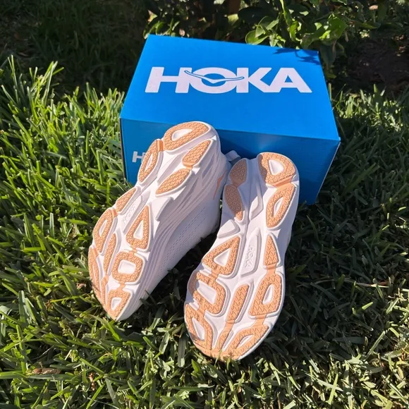 HOKA Bondi 8 sneakers women size 9.5 White/ Cantaloupe New Season New w/box