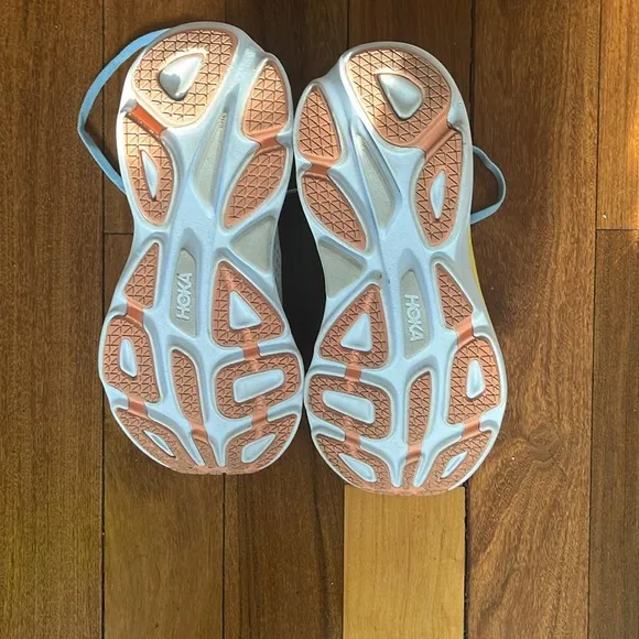 Hoka Bondi 8 Women’s sneaker in Summer Song / Country Air sz 7.5 Regular