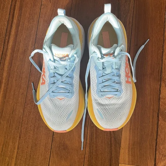Hoka Bondi 8 Women’s sneaker in Summer Song / Country Air sz 7.5 Regular
