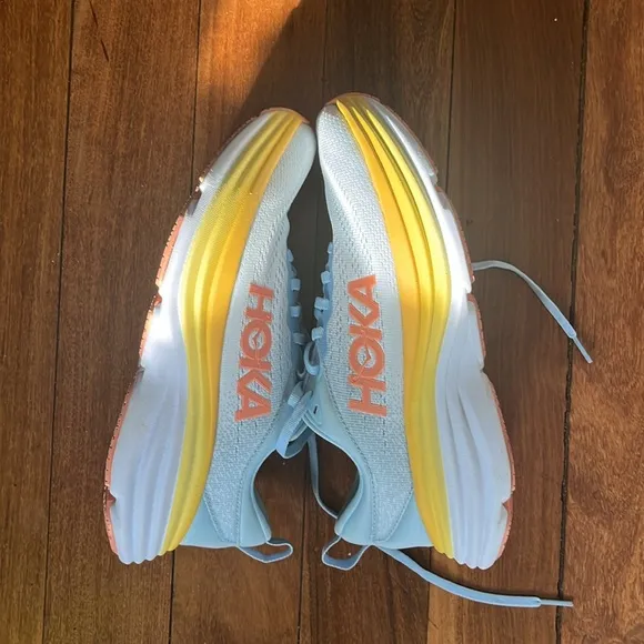 Hoka Bondi 8 Women’s sneaker in Summer Song / Country Air sz 7.5 Regular