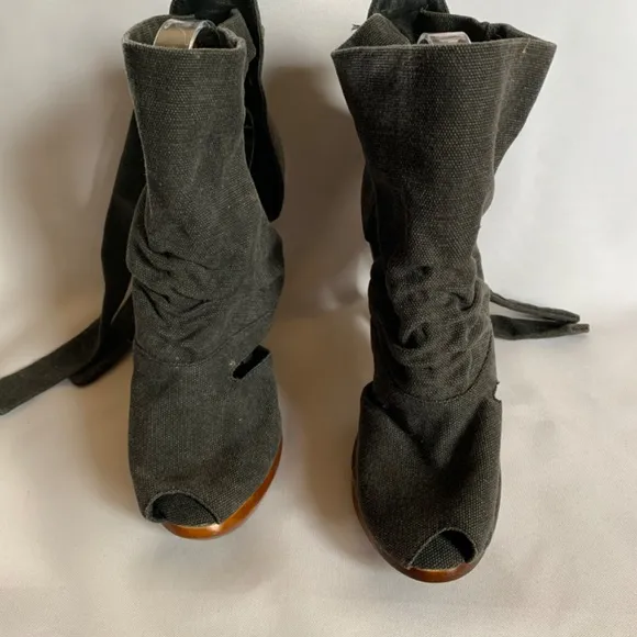 🎉Host Pick🎉 Awesome Woodies by Jeffery Campbell!  Real Wood Soles!