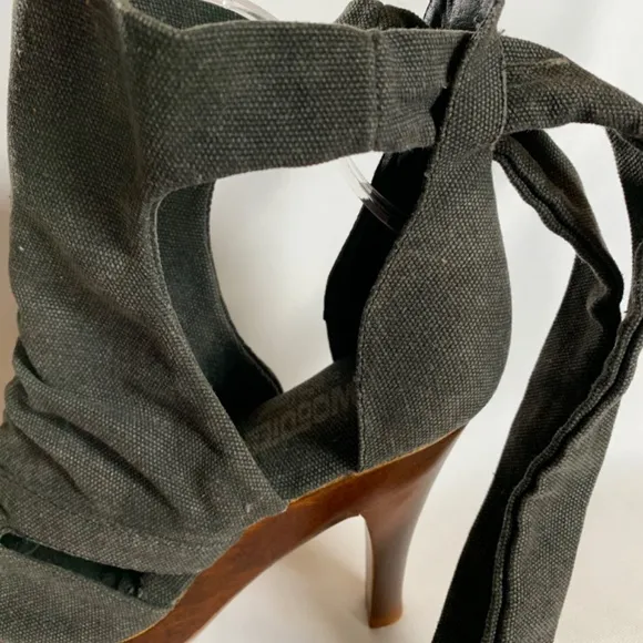 🎉Host Pick🎉 Awesome Woodies by Jeffery Campbell!  Real Wood Soles!