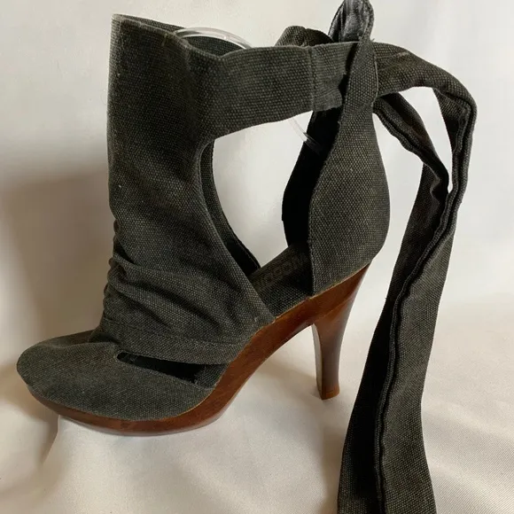 🎉Host Pick🎉 Awesome Woodies by Jeffery Campbell!  Real Wood Soles!