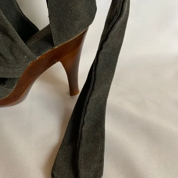 🎉Host Pick🎉 Awesome Woodies by Jeffery Campbell!  Real Wood Soles!