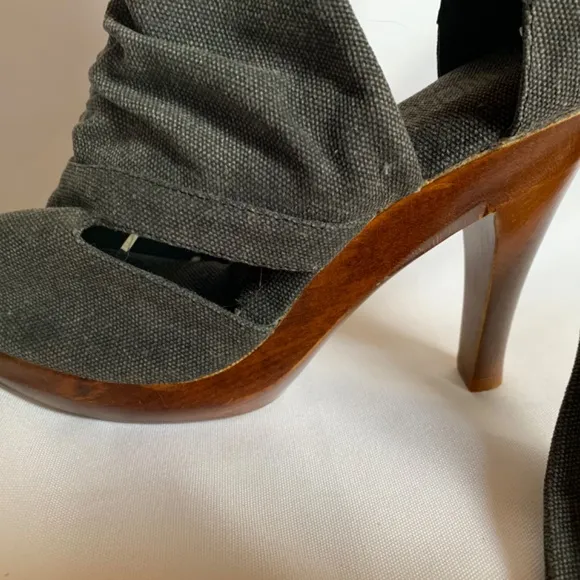 🎉Host Pick🎉 Awesome Woodies by Jeffery Campbell!  Real Wood Soles!