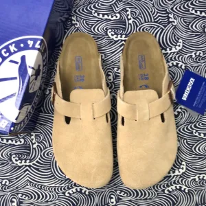 🎉HOT NWT Women's Latte Cream Suede Birkenstock Boston Shoes - Narrow Fit