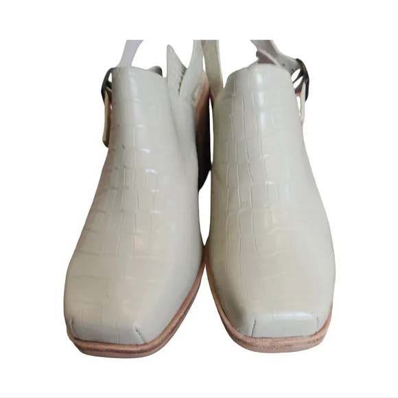 INTENTIONALLY BLANK HONCHO MULE NATURAL SOLE