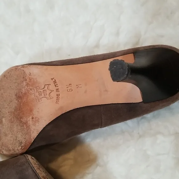 Isaac Made in Italy Suede brown Heel shoes. 6.5