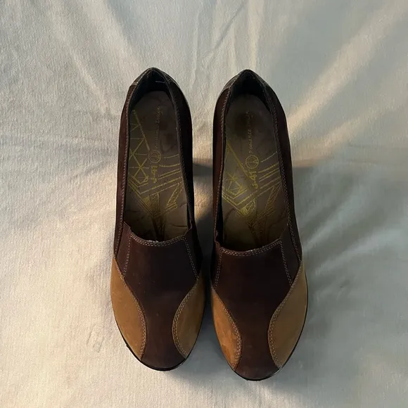 J-41 Brown and Tan Suede Heels (3.5) with Rounded Toe