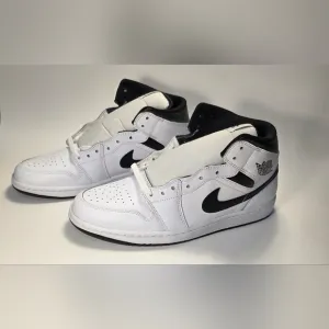 Jordan 1 Reverse Panda Mids Size 11