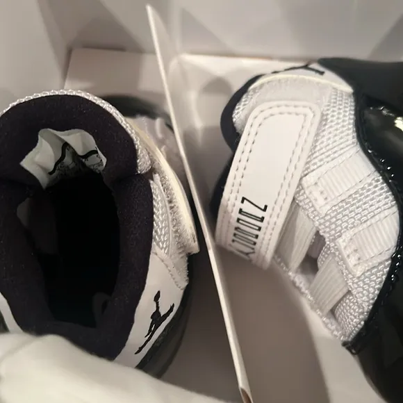 Jordan 11 retro gift pack 1C