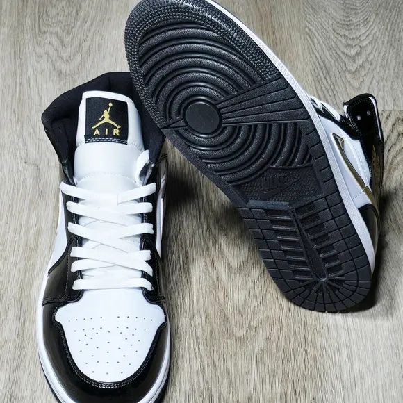Jordan Athletic Men Shoes Black White Gold