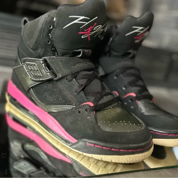 Jordan flight 45 high ( black / pink ) size : 5Y equivalent to a woman’s size 7